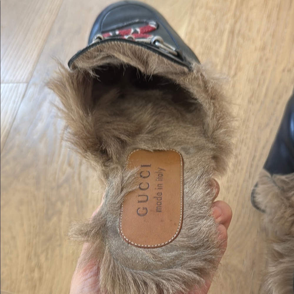 Gucci Black Leather Fur-Trim Mules with Red Snake Embroidery - Picture 3 of 7